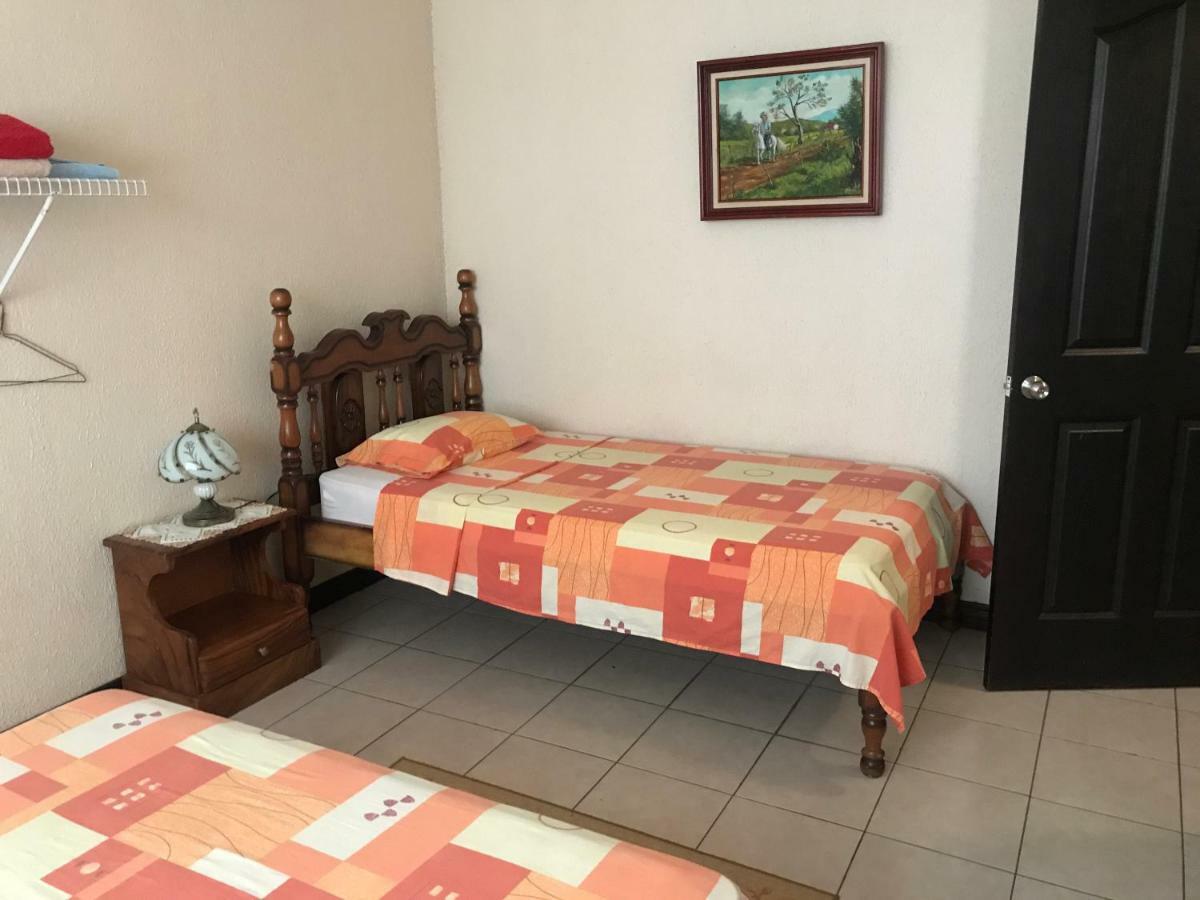 Casa Del Suizo Bed & Breakfast Desamparados  Exterior photo