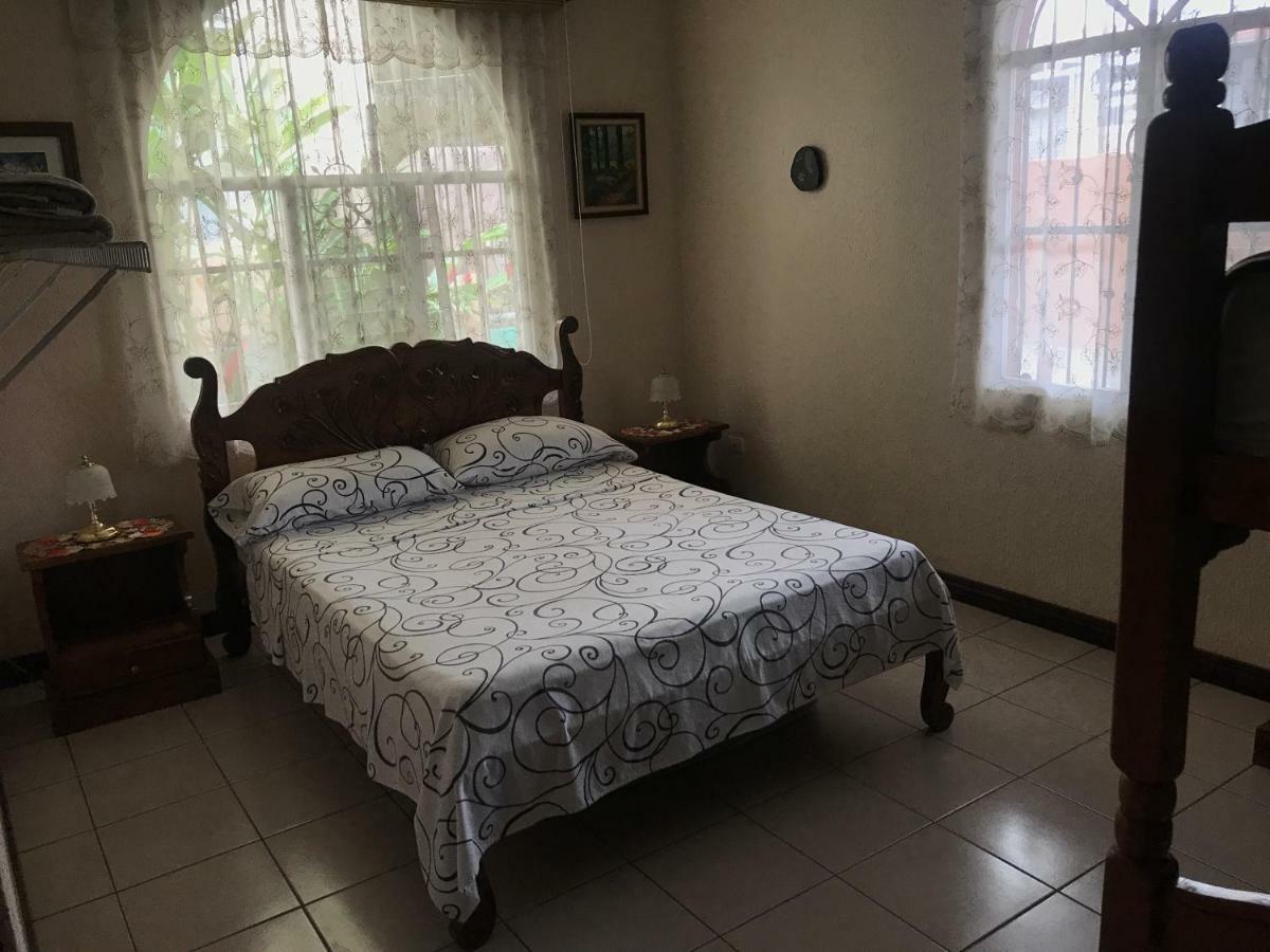 Casa Del Suizo Bed & Breakfast Desamparados  Exterior photo