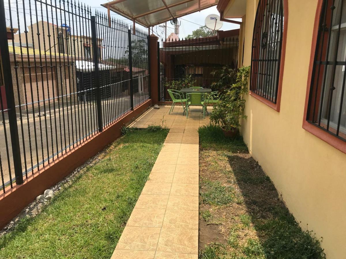 Casa Del Suizo Bed & Breakfast Desamparados  Exterior photo