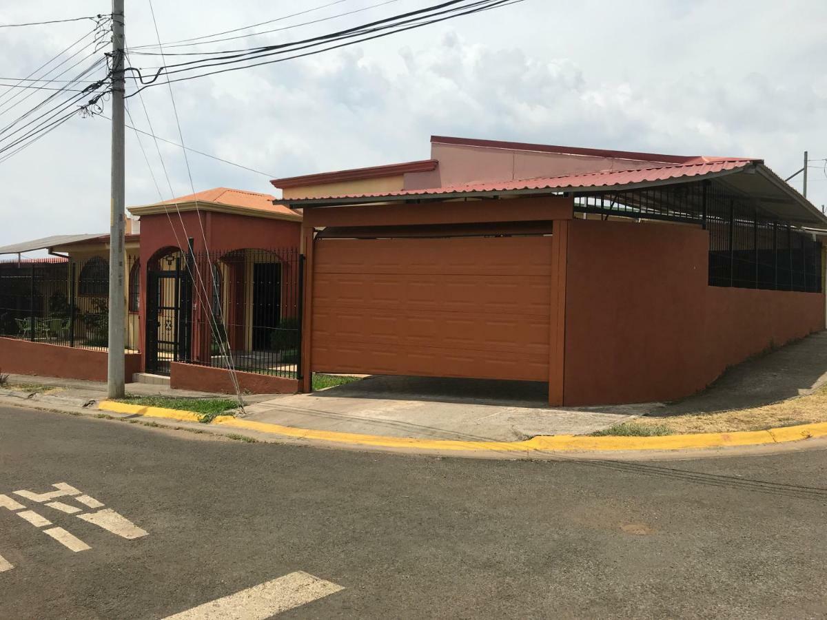 Casa Del Suizo Bed & Breakfast Desamparados  Exterior photo